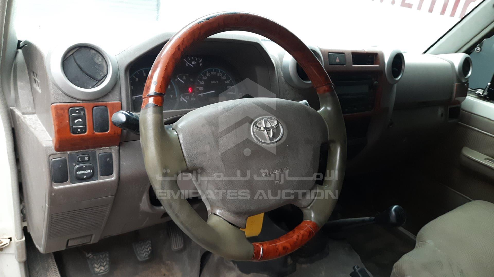 2014 TOYOTA LAND CRUISER VIN: JTFLU73J4E4553353