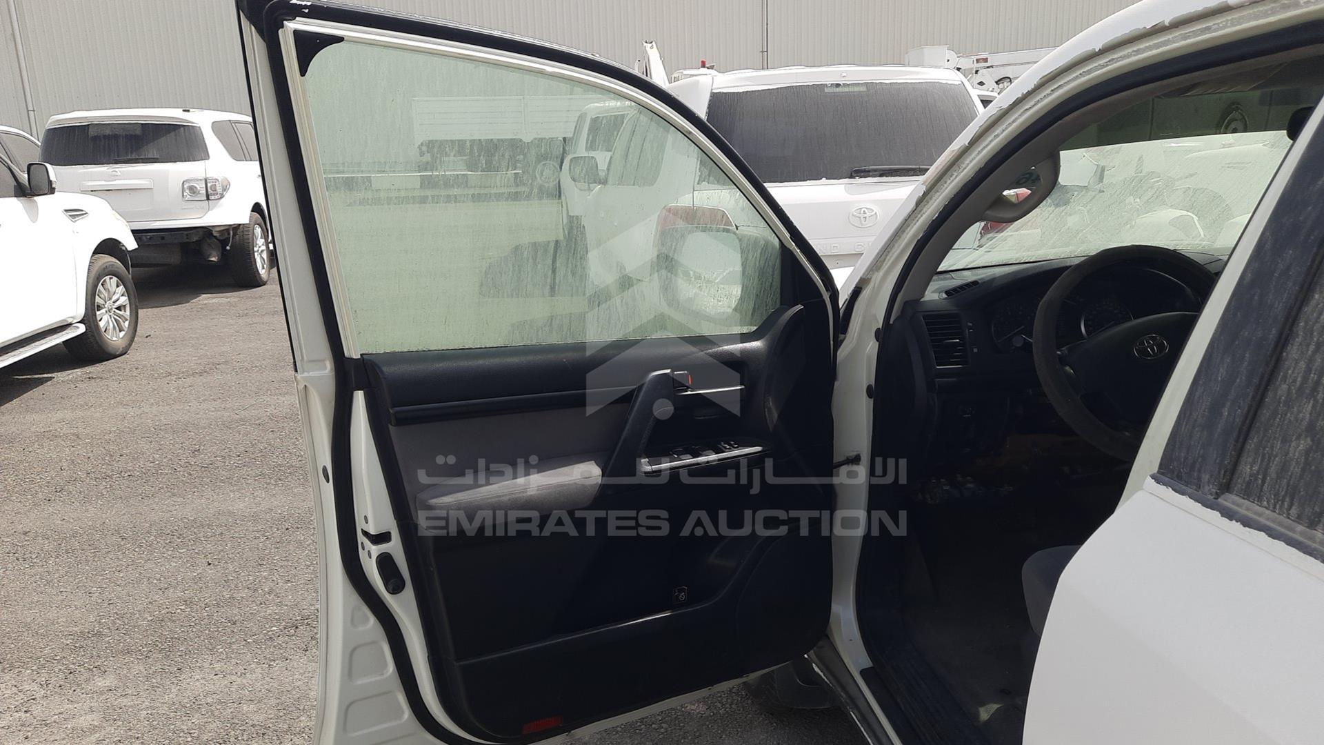 2011 TOYOTA LAND CRUISER VIN: JTMDU09J3B4033748