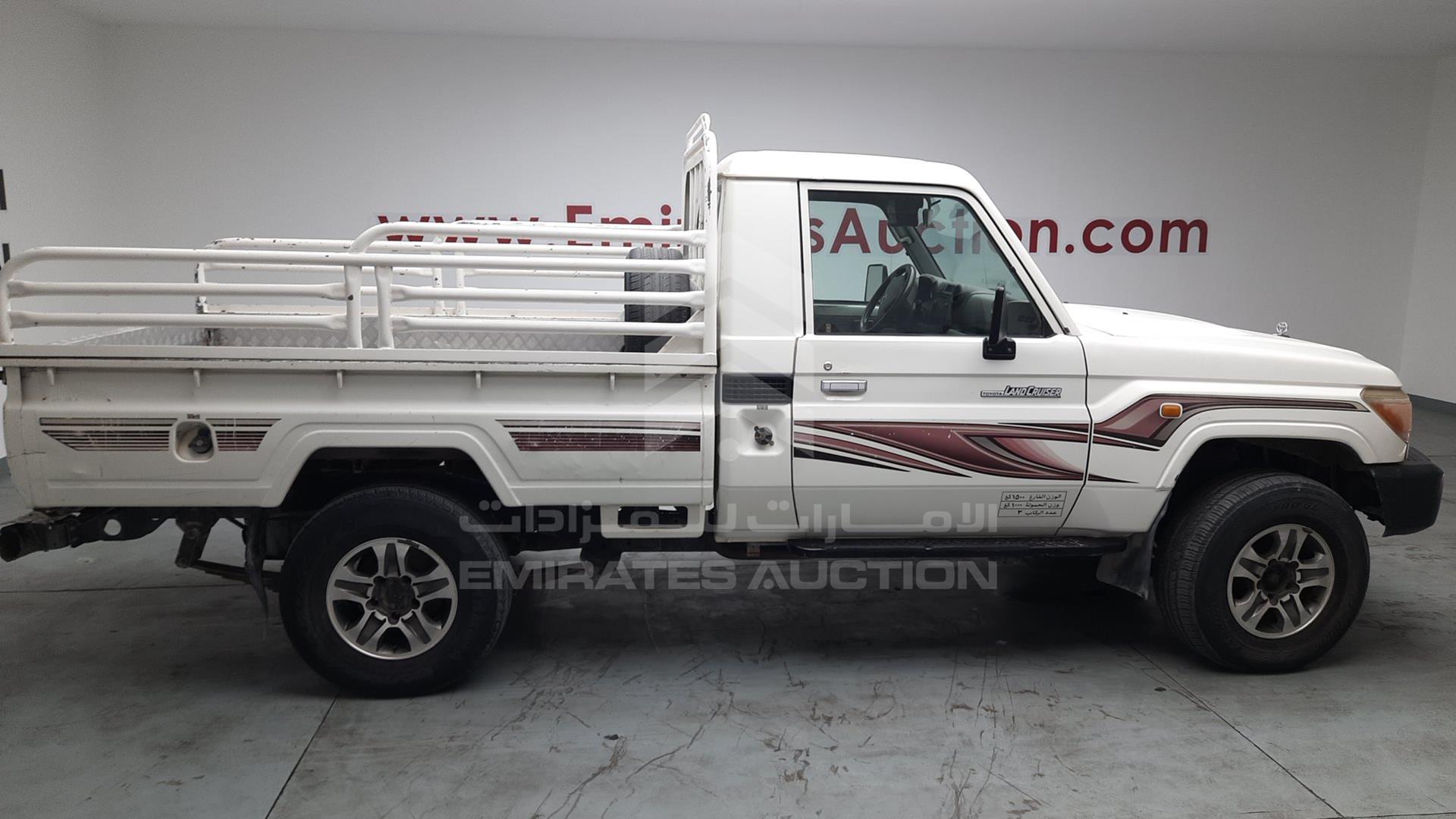 2010 TOYOTA LAND CRUISER VIN: JTFLU71J6A4302704
