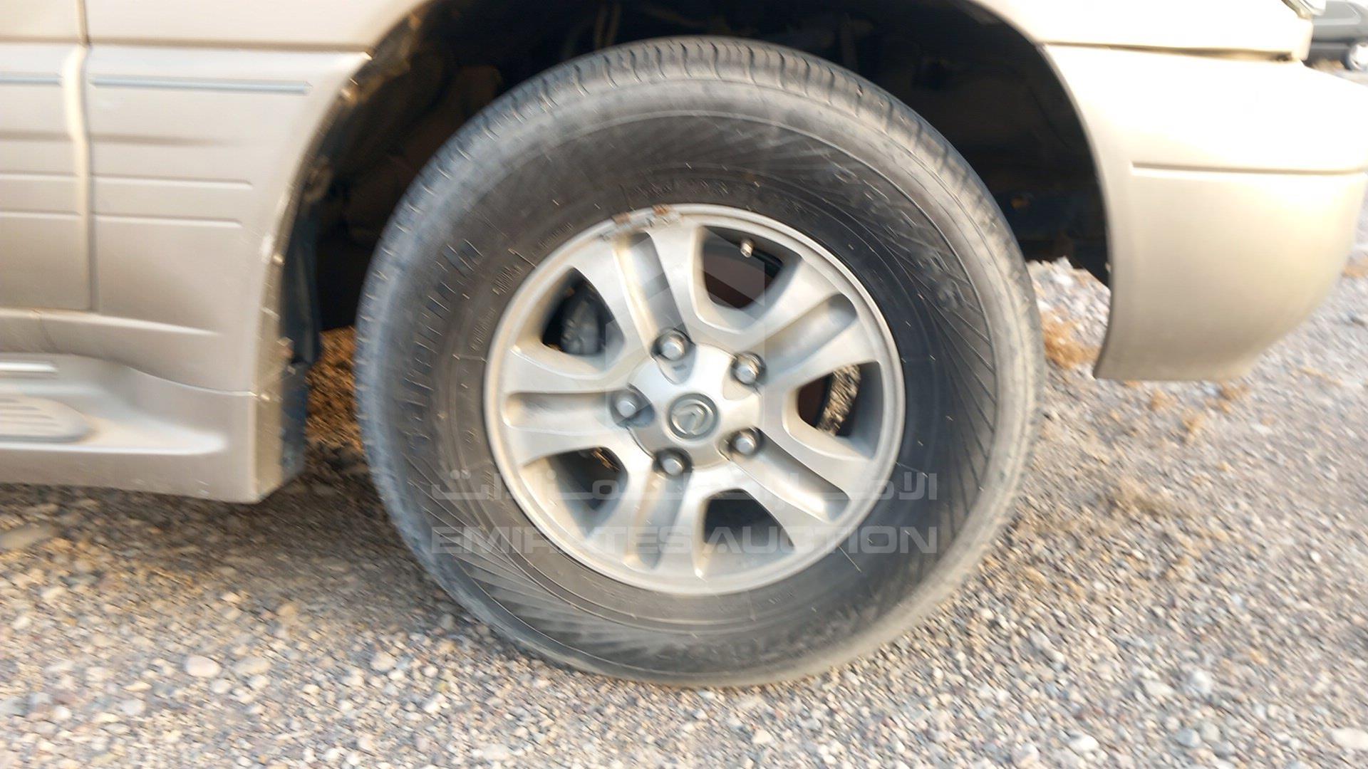 2001 LEXUS LX 470 VIN: JTJHT00W913508303