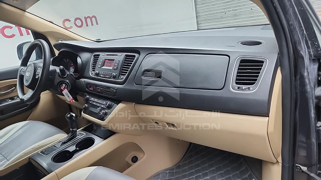 2016 Kia Carnival — Front Right Passenger Dashboard View — Photo 25