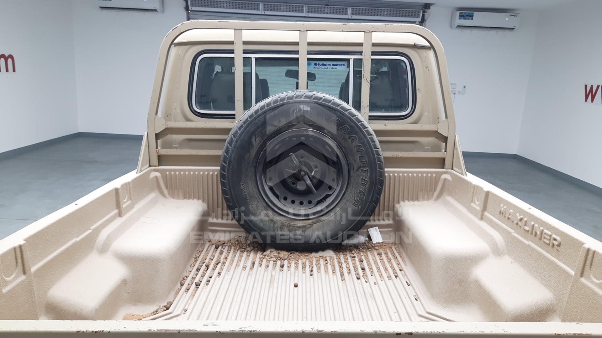 2013 TOYOTA LAND CRUISER VIN: JTFBU71J3D4702655