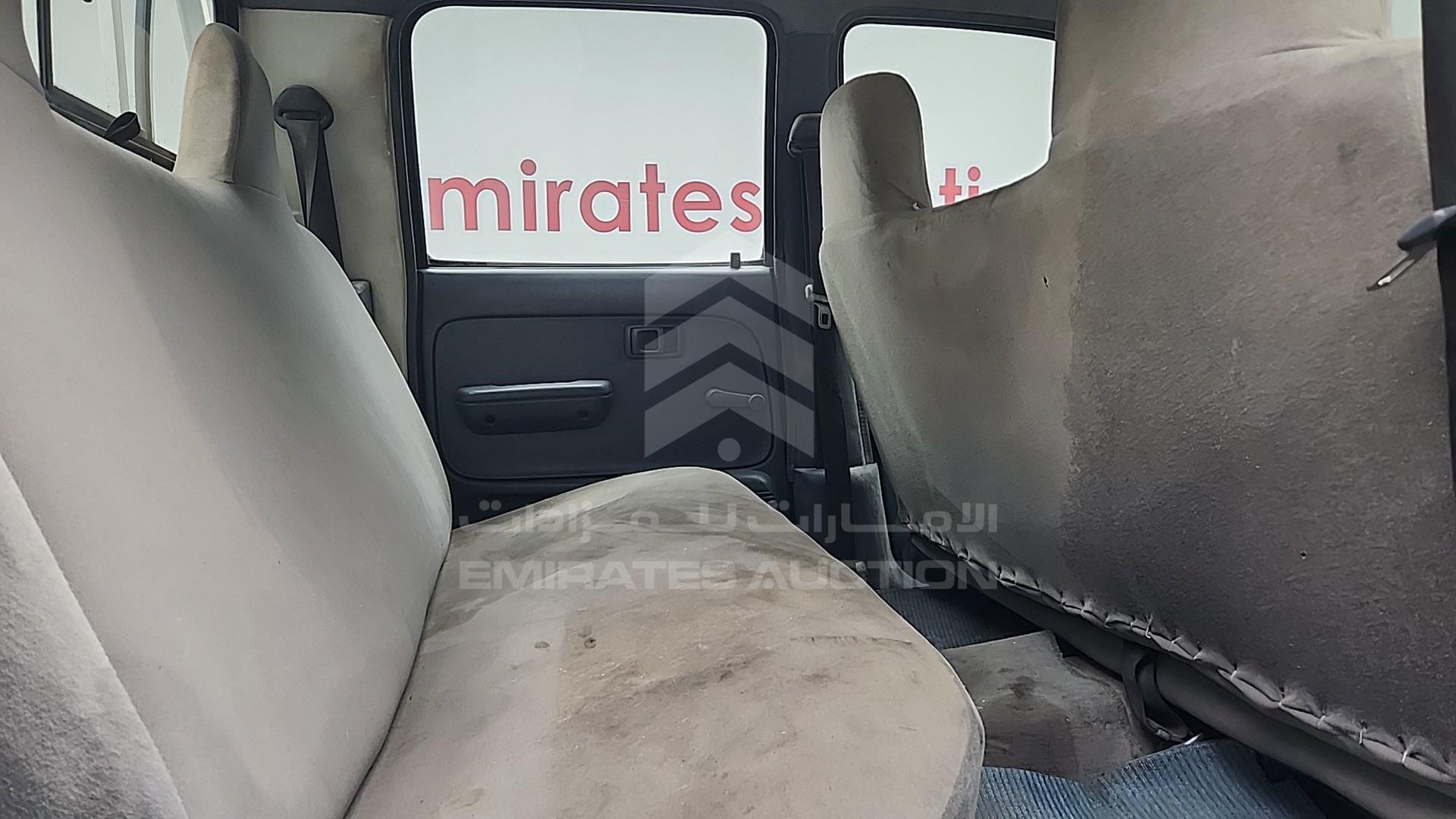 2005 TOYOTA HILUX VIN: JTFDM626150033601