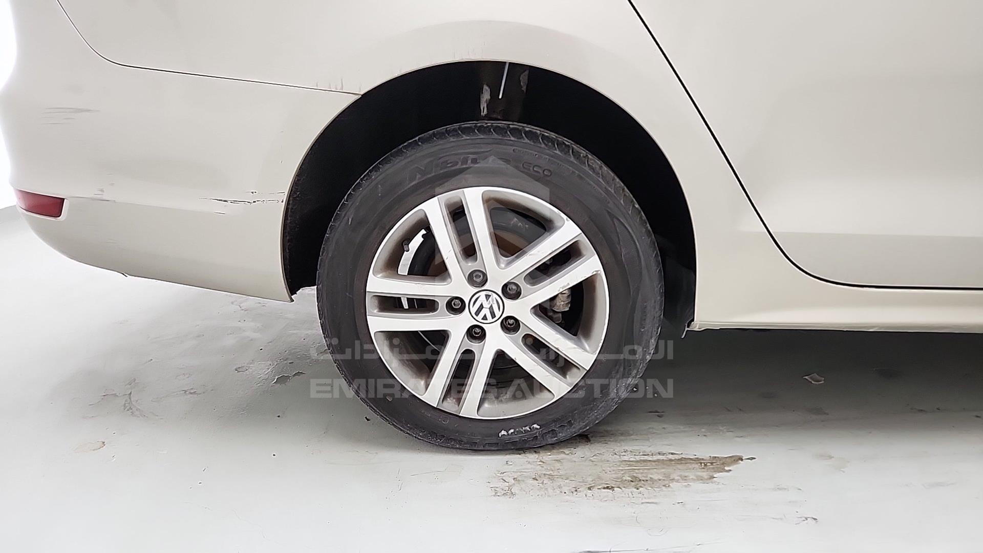 2014 VOLKSWAGEN JETTA VIN: WVWRV1AJ4EM215497