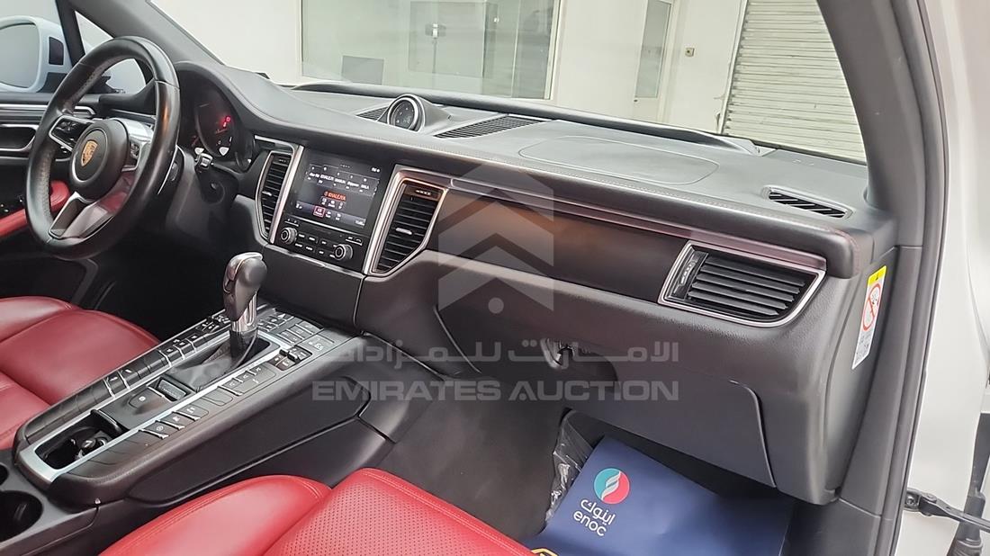 2017 Porsche Macan — Front Right Passenger Dashboard View — Photo 30