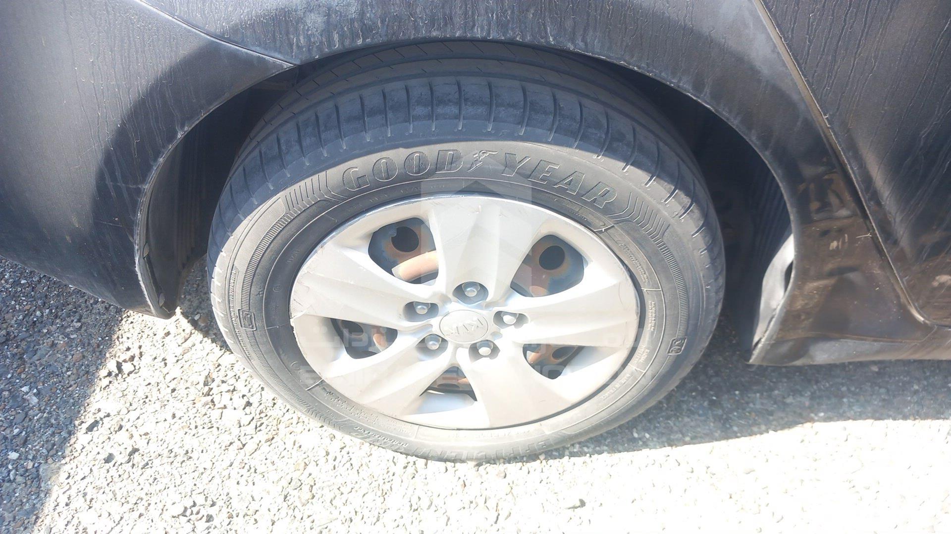 2015 KIA CERATO VIN: KNAFK4118F5901421