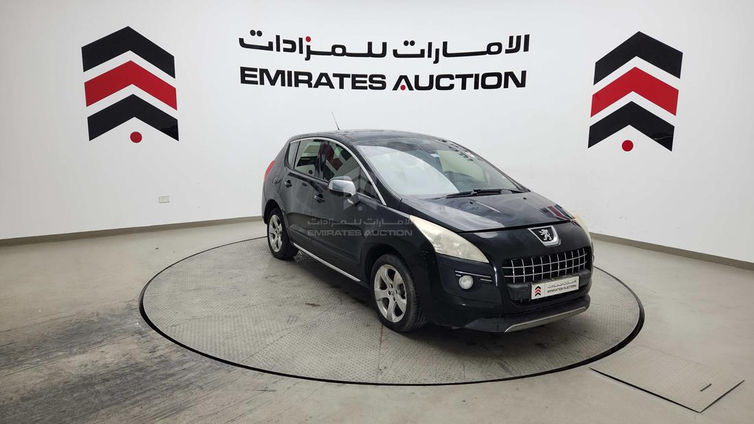 2011 Peugeot 3008 — Front Right Angle — Photo 9