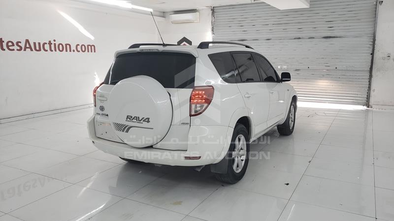 JTMBD31V685175120 Auction: EmiratesAuction Lot: 445927 JTMBD31V685175120 Toyota RAV 4 2008 WHITE Photo 8