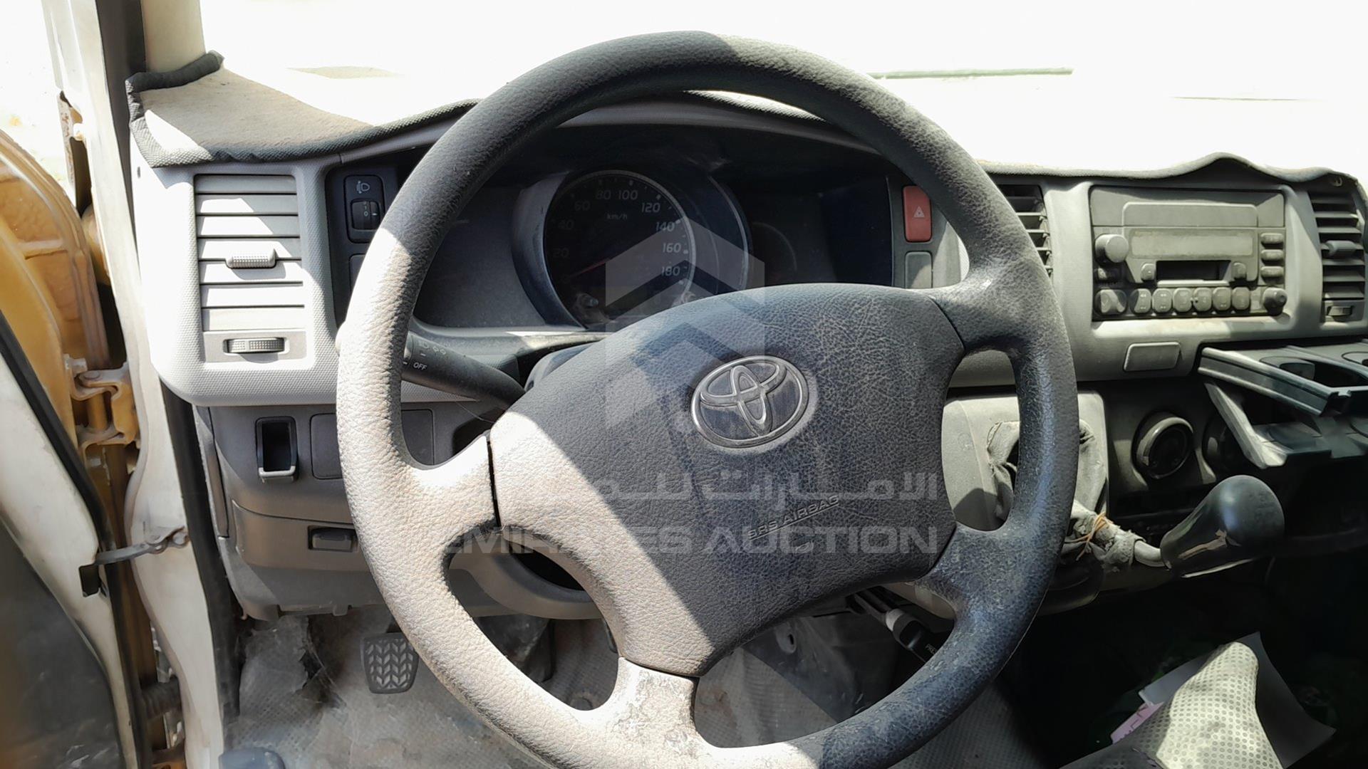 2006 TOYOTA HIACE VIN: JTFHX02P860009831