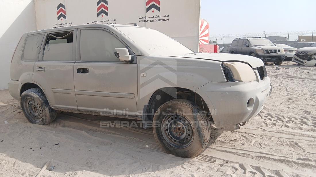 2004 Nissan X-Trail — Front Right Angle — Photo 9