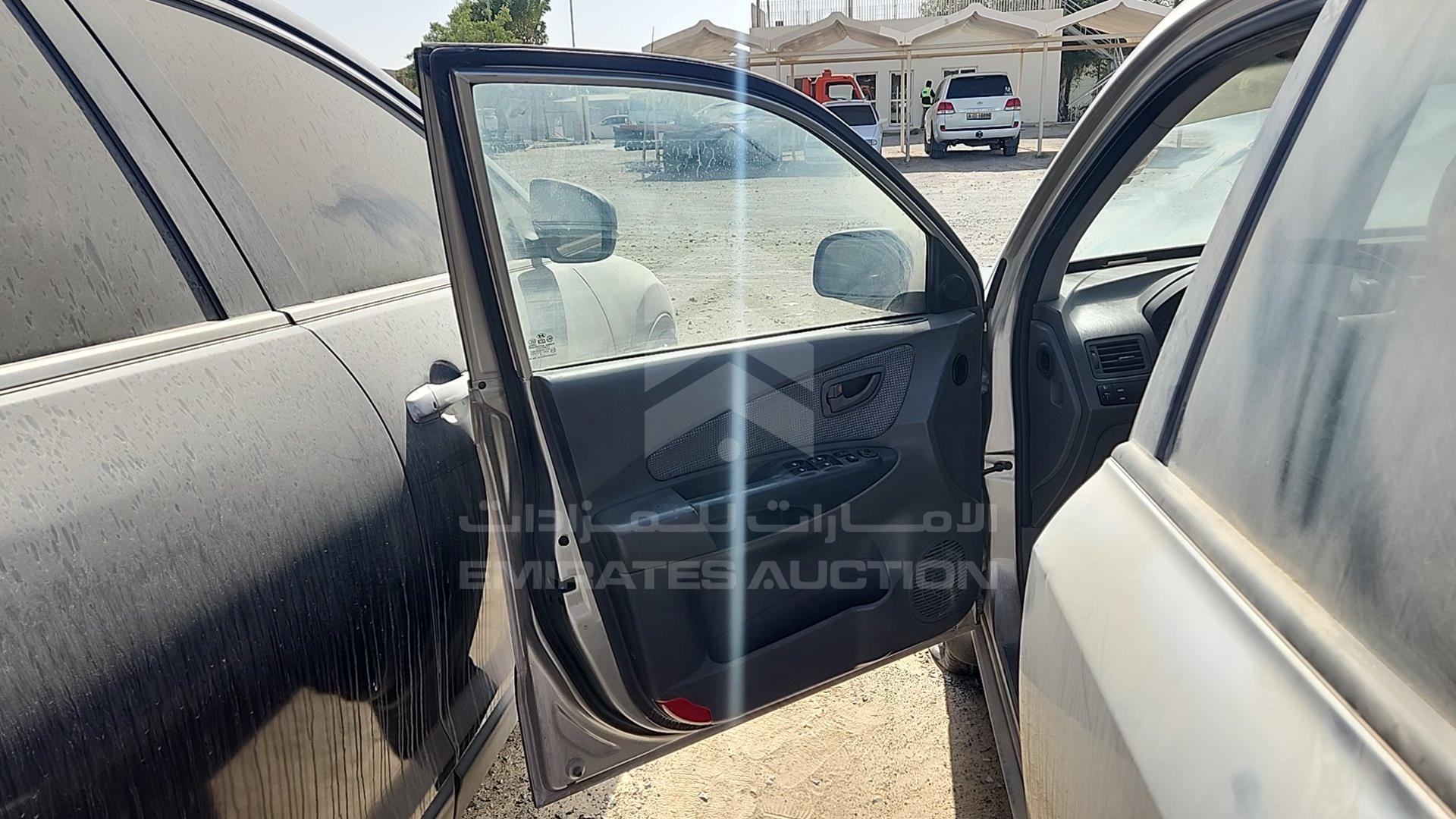 2008 HYUNDAI TUCSON VIN: KMHJM81B88U874779