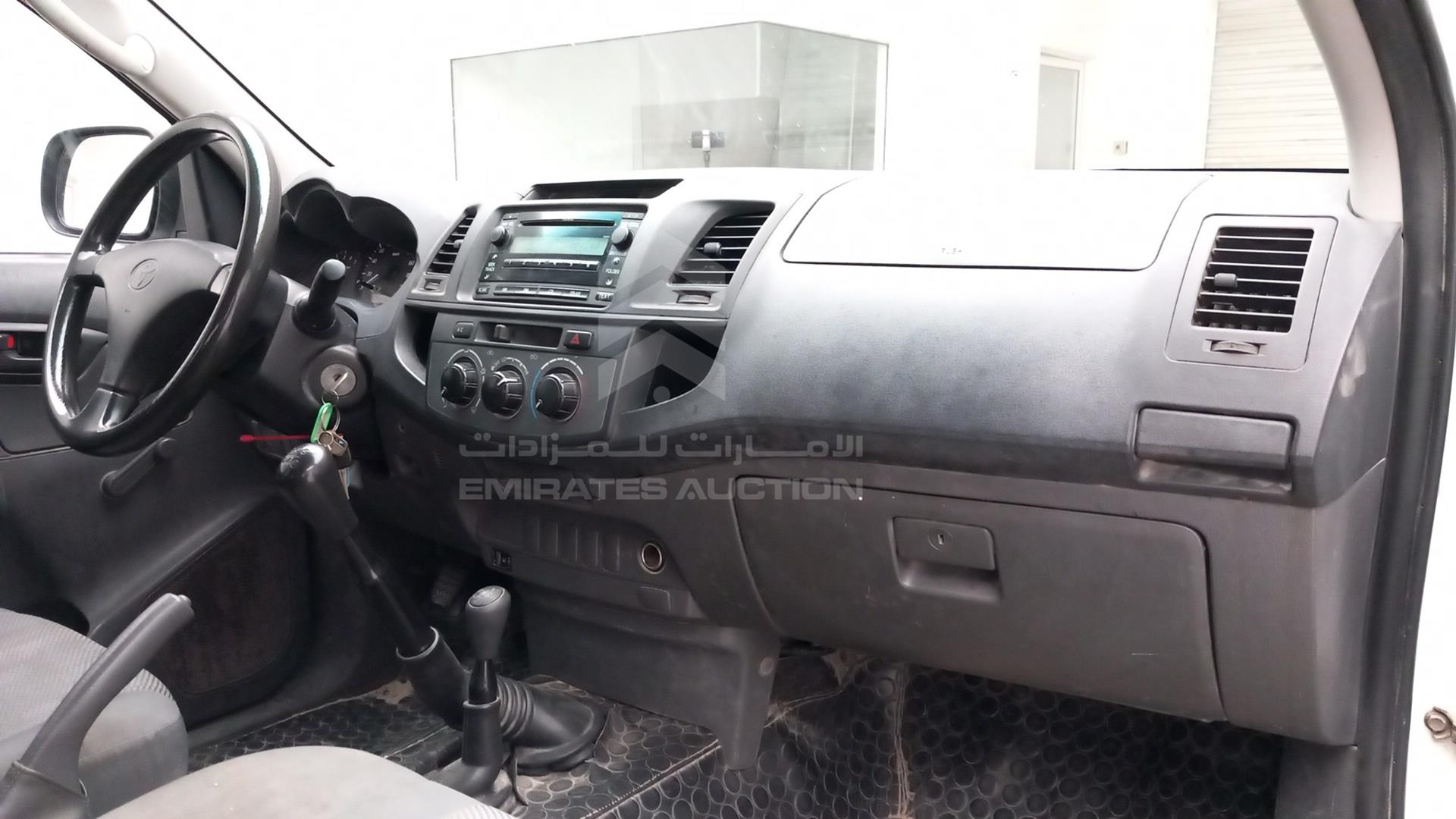 2013 TOYOTA HILUX VIN: MR0FX22G0D1359913