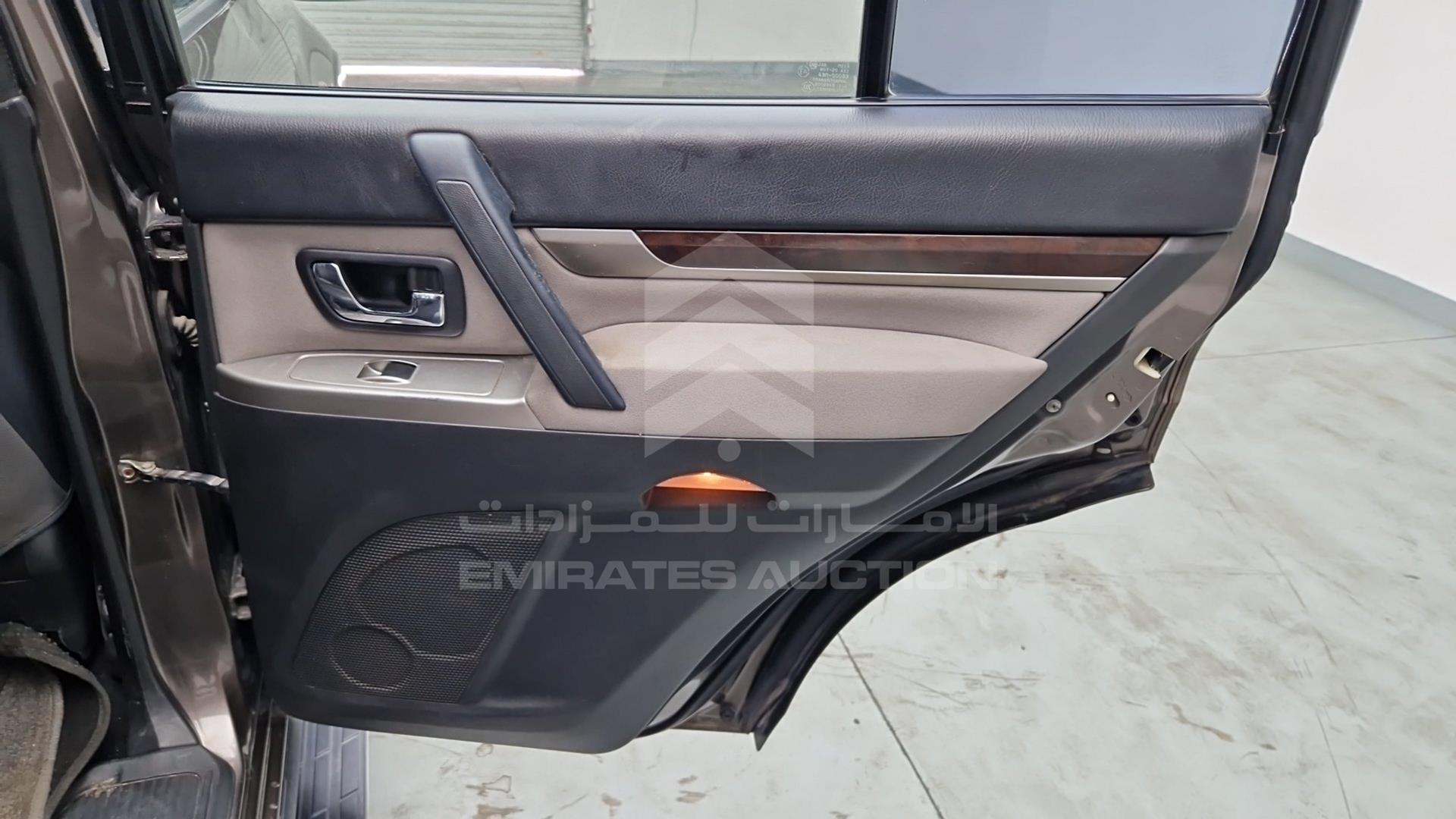 2015 MITSUBISHI PAJERO VIN: JMYLYV95WFJ711967