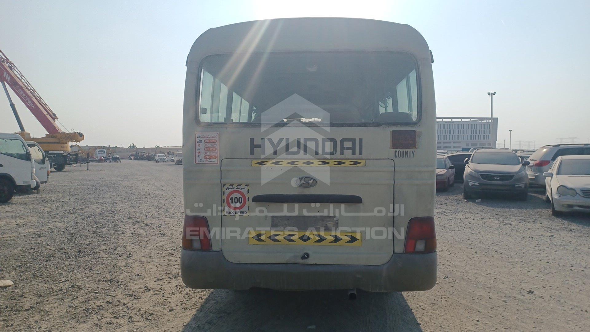 2011 HYUNDAI COUNTY VIN: KMJHG17C1BC050826