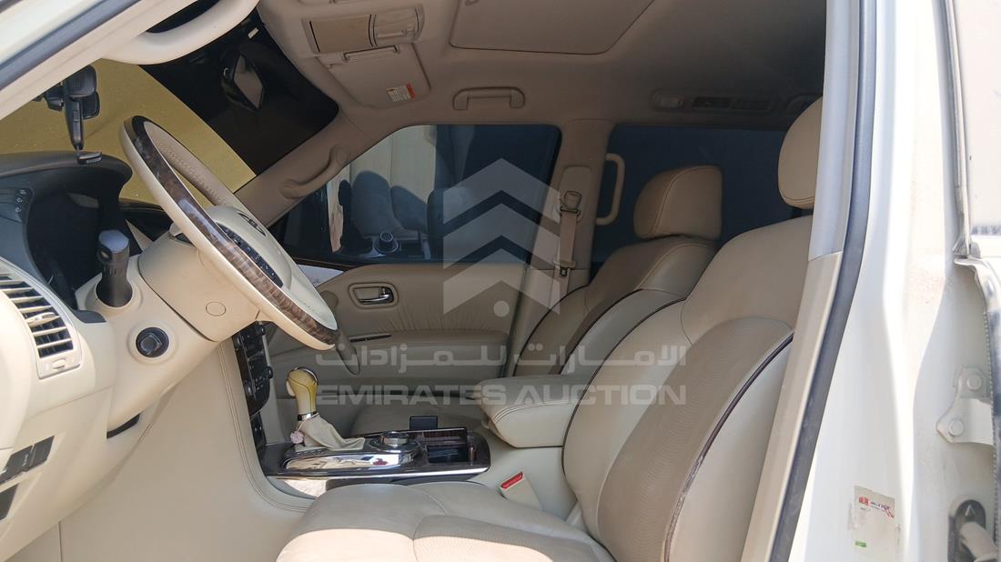 نيسان باترول 2013 — زاوية السائق الأمامية اليسرى — صورة 12