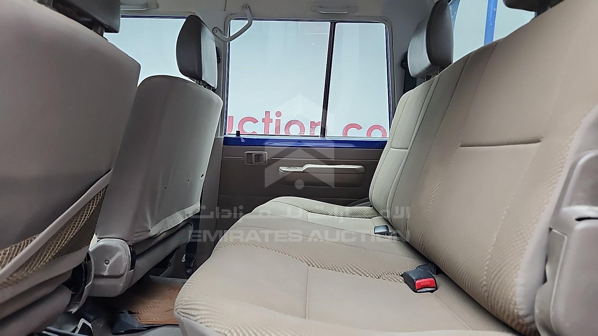 2013 TOYOTA LAND CRUISER VIN: JTFBU71J1D4703089