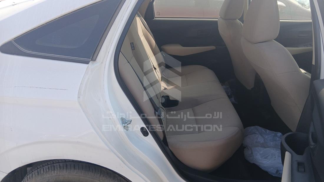 تويوتا ياريس 2023 — زاوية الراكب الخلفي اليمنى — صورة 22