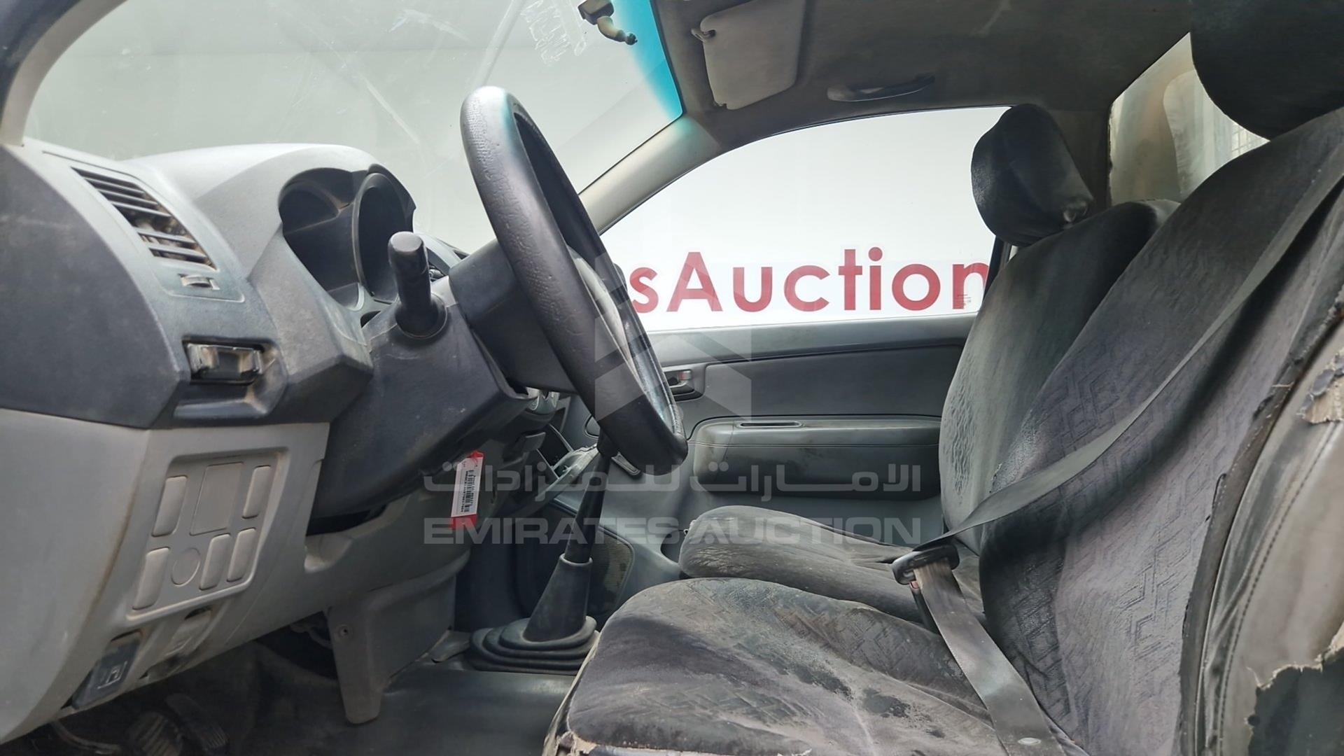 2007 TOYOTA HILUX VIN: MR0CX12GX70017604