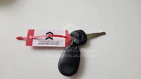 2011 Toyota Camry — Keys — Photo 6 — Thumbnail