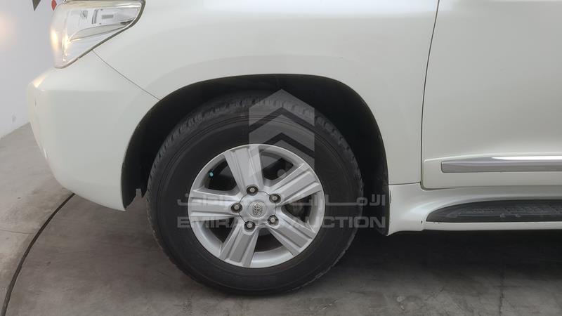 JTMHU09J5F4120610 Auction: EmiratesAuction Lot: 409010 JTMHU09J5F4120610 Toyota Land Cruiser 2015 WHITE Photo 42