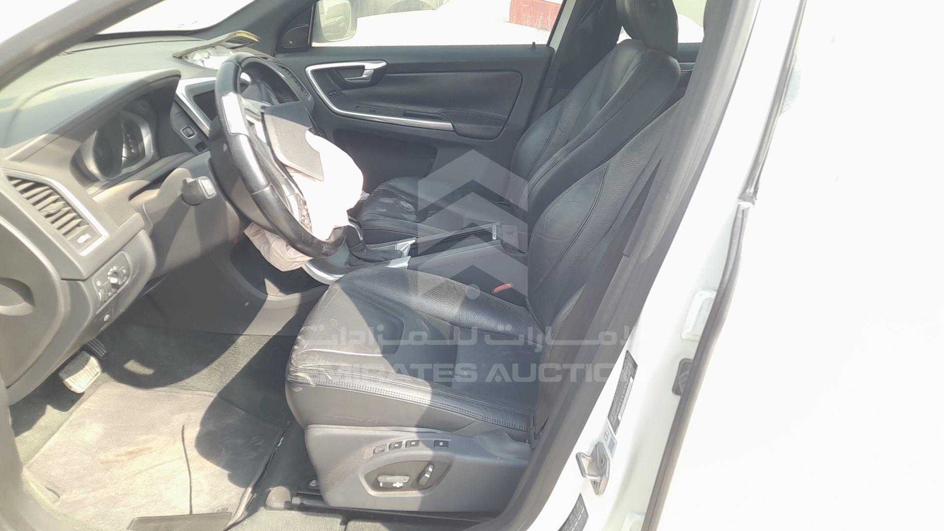 2014 VOLVO XC 60 VIN: YV147HDZ0E2558389