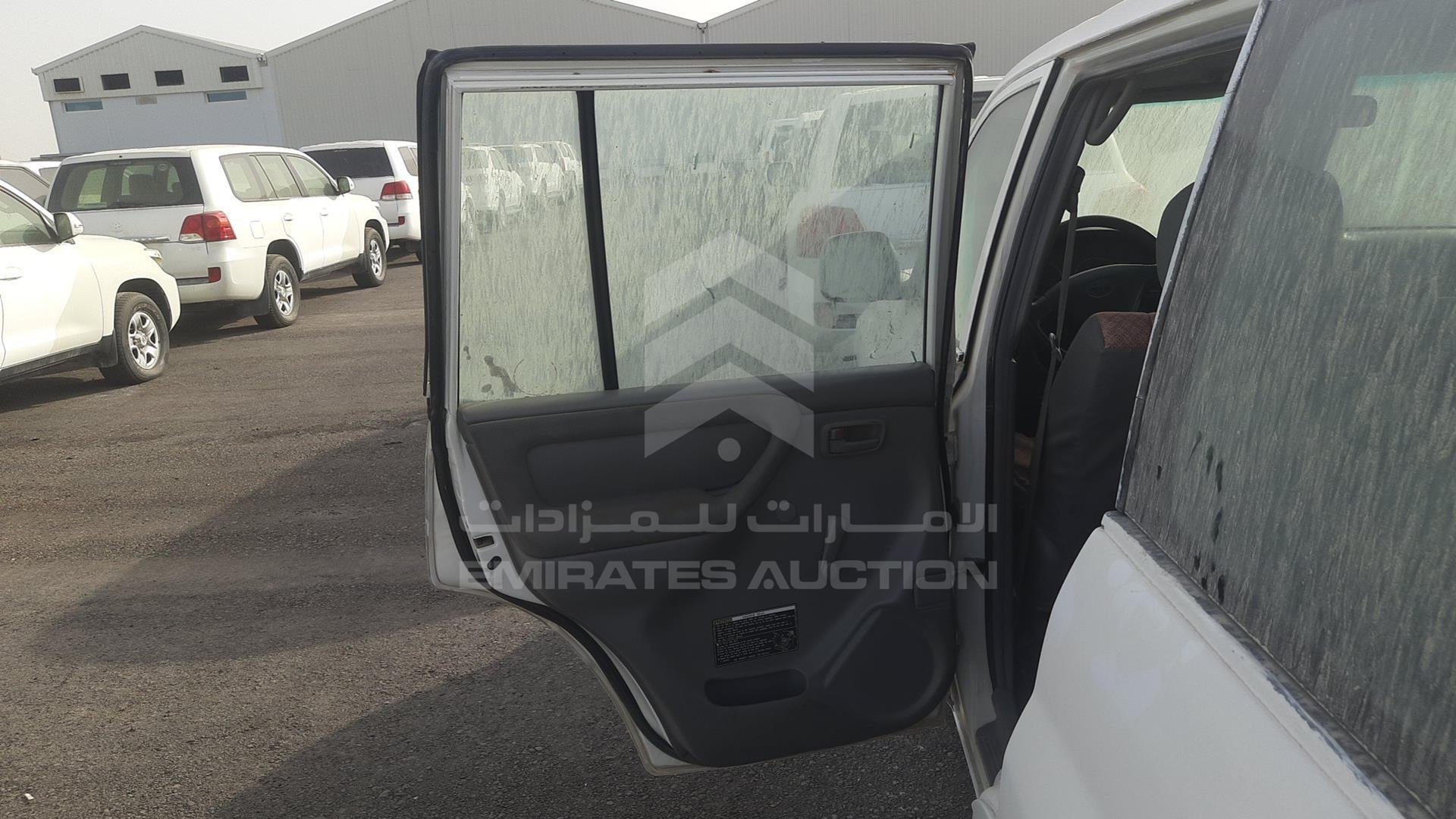 2003 TOYOTA LAND CRUISER VIN: JTGHJ01J233003981