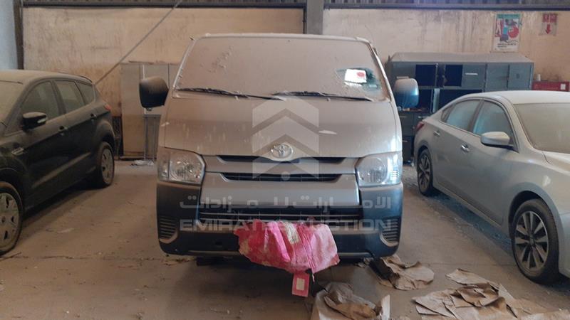 JTGJX02P1E0061717 Auction: EmiratesAuction Lot: 409501 JTGJX02P1E0061717 Toyota Hiace 2014 WHITE Photo 1