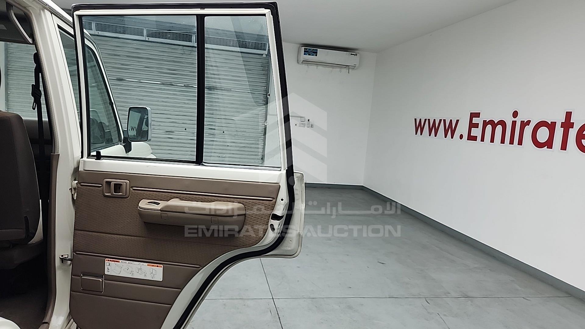 2017 TOYOTA LC 76 VIN: JTEEU73J7H4200784