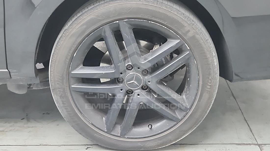 2016 Mercedes V 220 — Rear Left Tyre — Photo 34