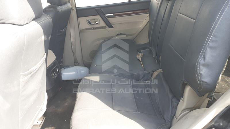 JMYLRV93W8J706001 Auction: EmiratesAuction Lot: 408570 JMYLRV93W8J706001 Mitsubishi Pajero 2008 BLACK Photo 18