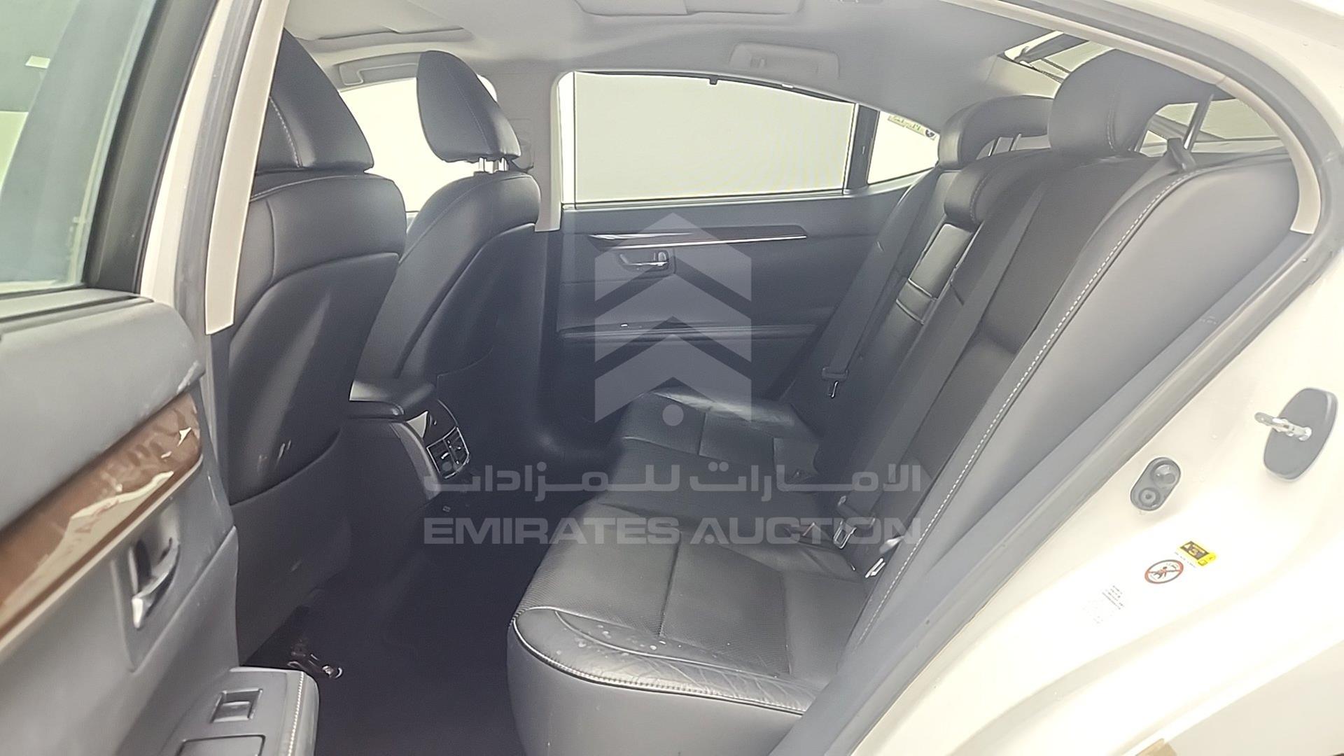 2014 LEXUS ES 350 VIN: JTHBK1GG8E2098152
