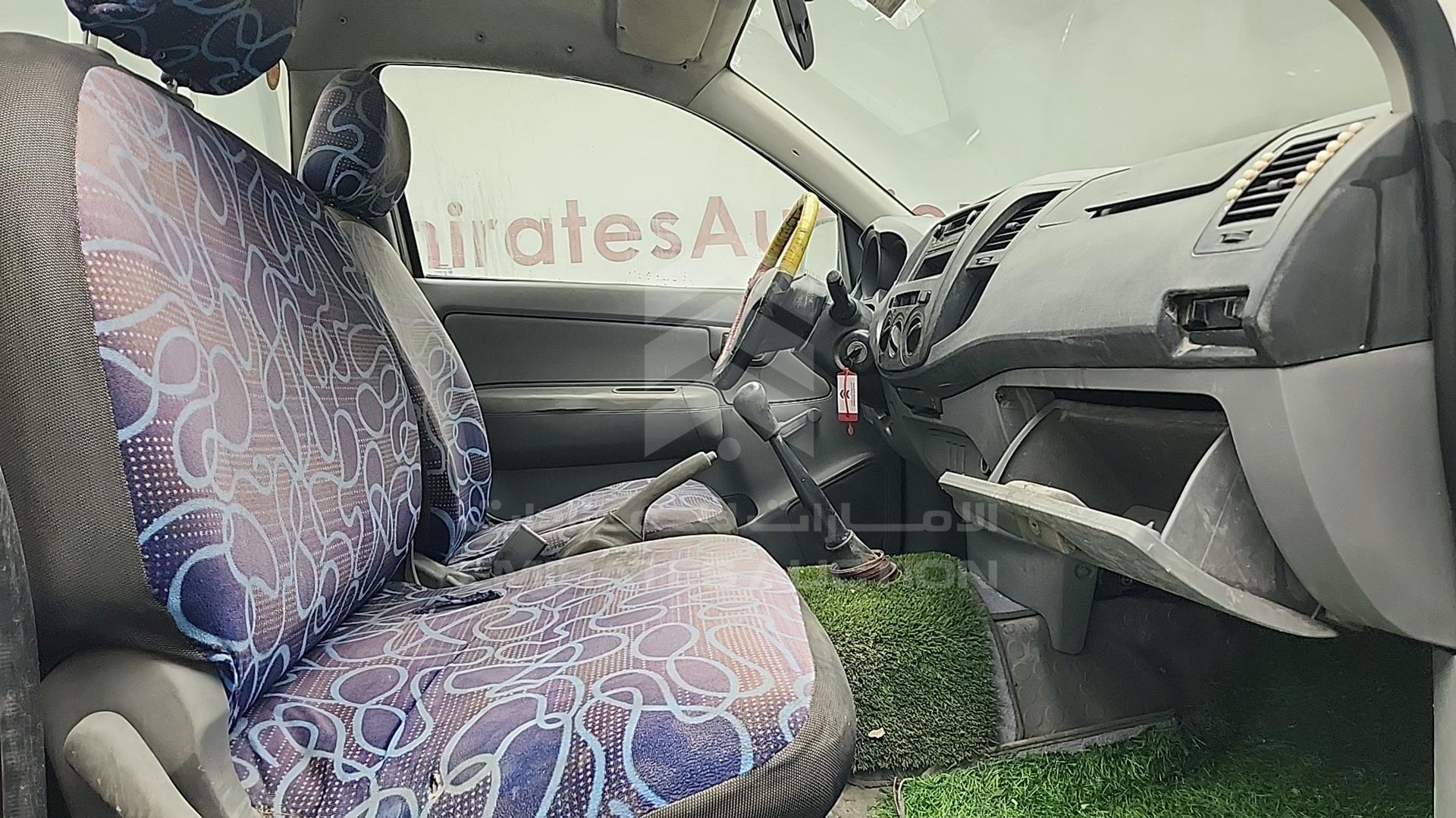 2007 TOYOTA HILUX VIN: MR0AX12G770006728