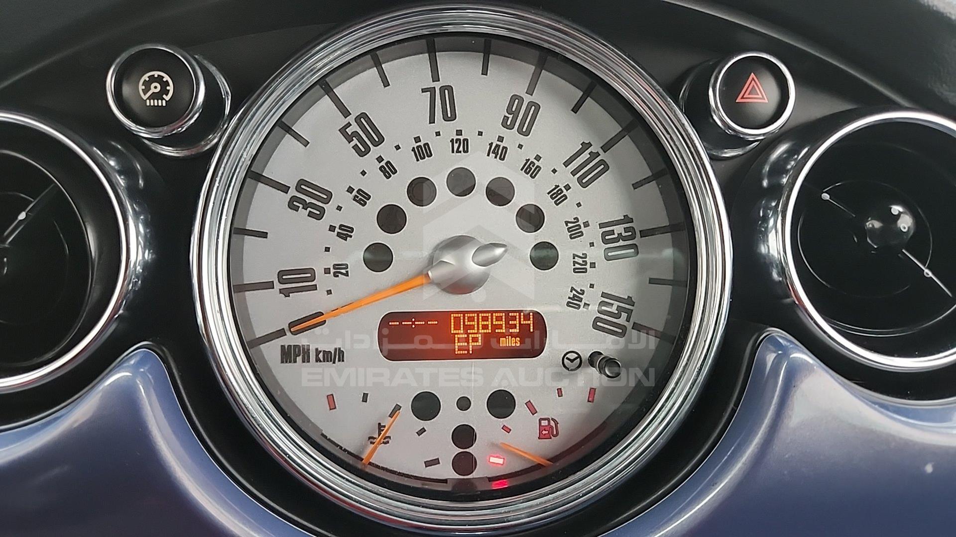 2005 MINI COOPER VIN: WMWRF33555TG13073