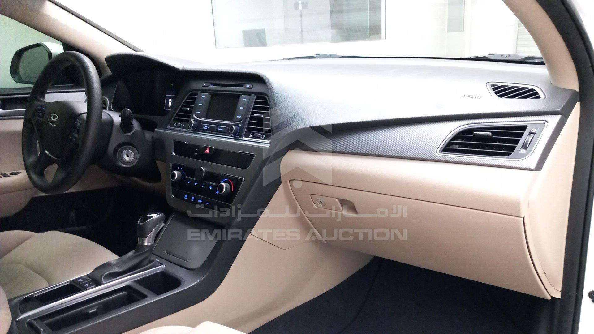 2017 HYUNDAI SONATA VIN: KMHE241G1HA289135