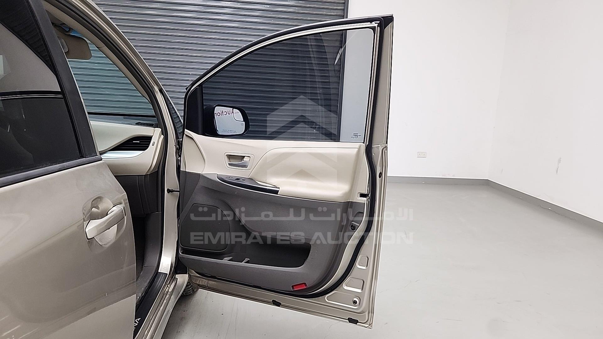 2015 TOYOTA SIENNA VIN: 5TDJK3DC1FS094786