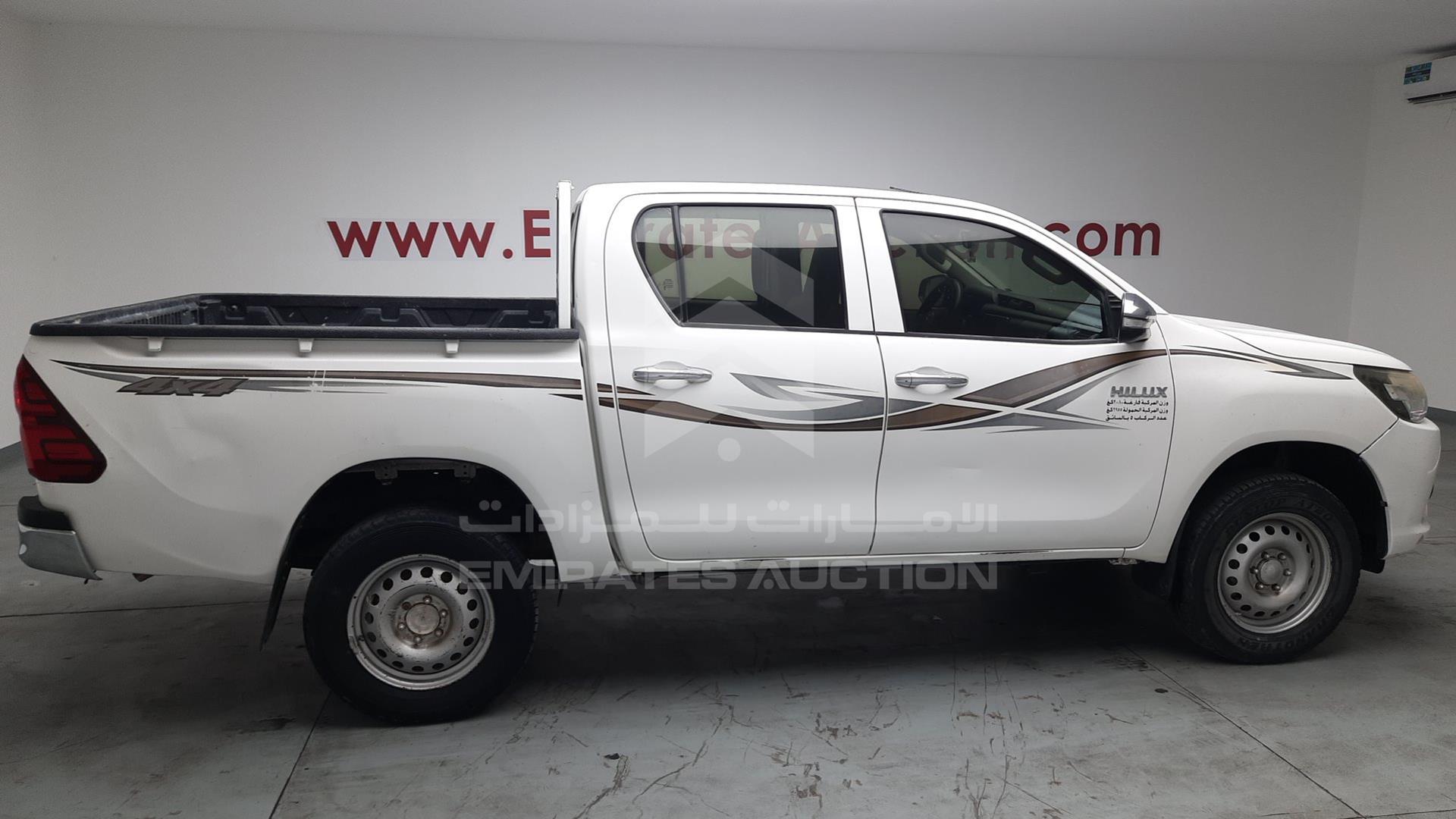 2017 TOYOTA HILUX VIN: MR0DB8CD2H0115737