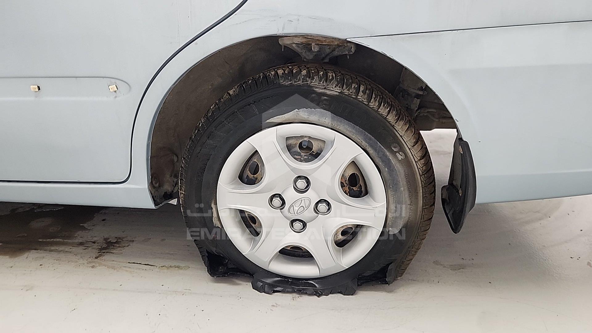 2004 HYUNDAI ACCENT VIN: KMHCG41F54U546211