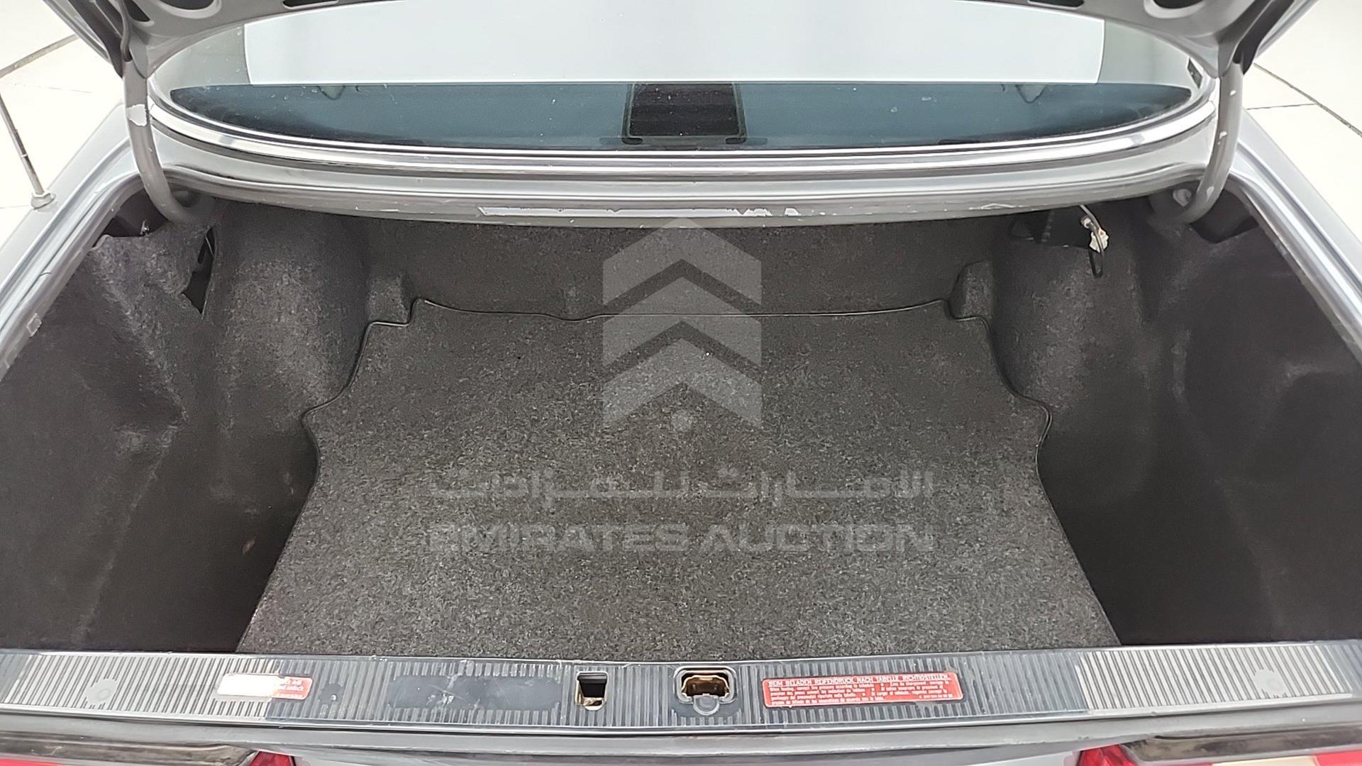1989 MERCEDES 300 VIN: WDBCA24D0KA438919