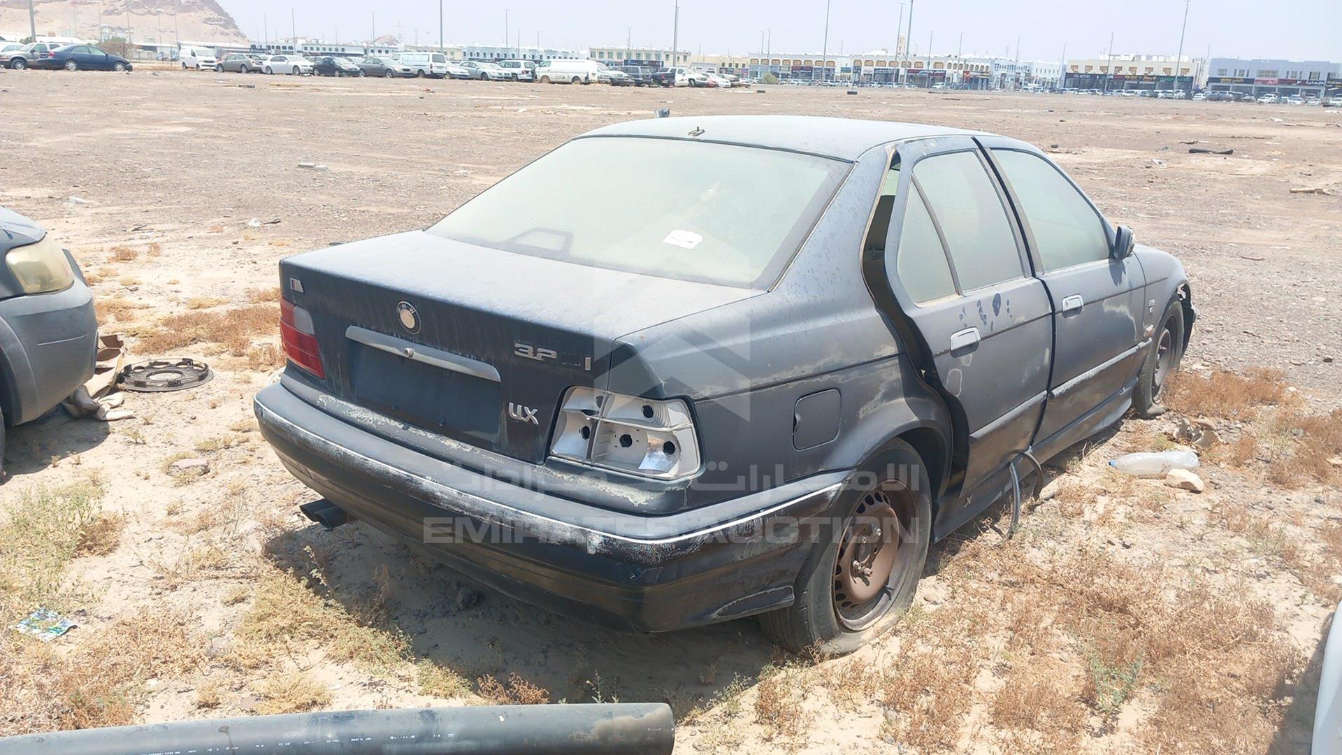 0 BMW --- VIN: WBACD4323TAV37155