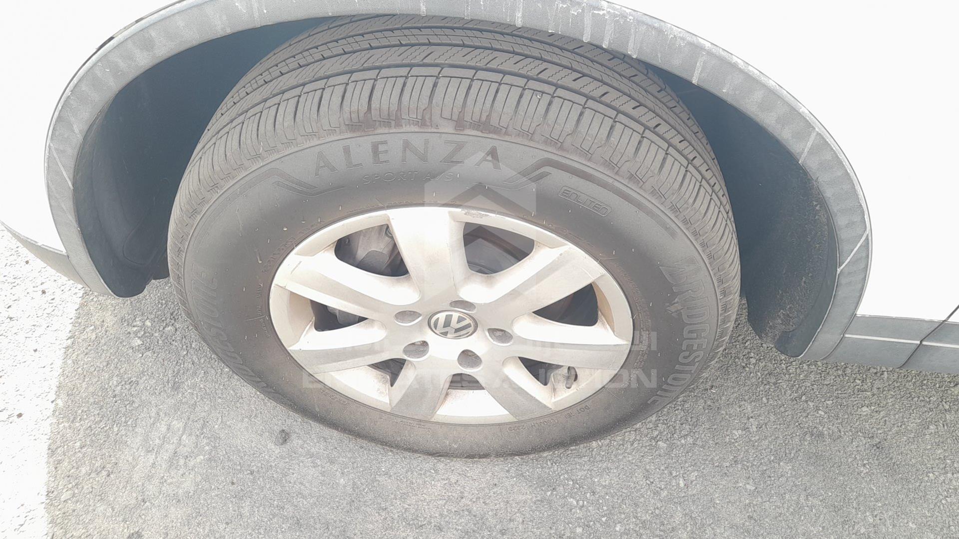 2013 VOLKSWAGEN TOUAREG VIN: WVGBC2BP5DD000334