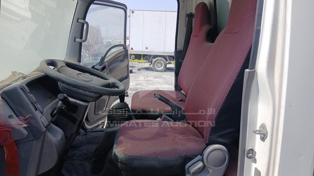 اسوزو ان ام ار 2014 — زاوية السائق الأمامية اليسرى — صورة 12