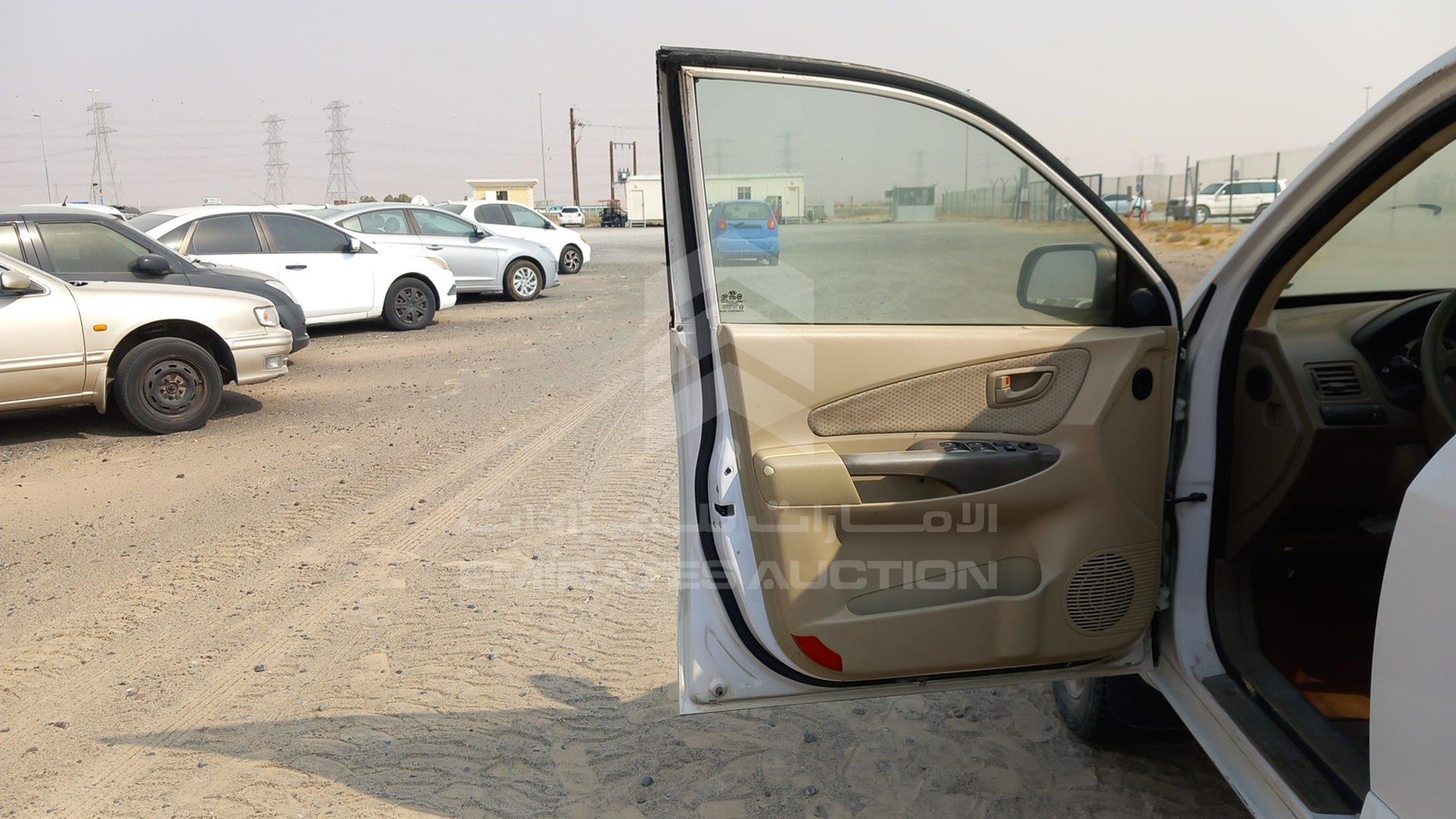 2009 HYUNDAI TUCSON VIN: KMHJM81B19U945936