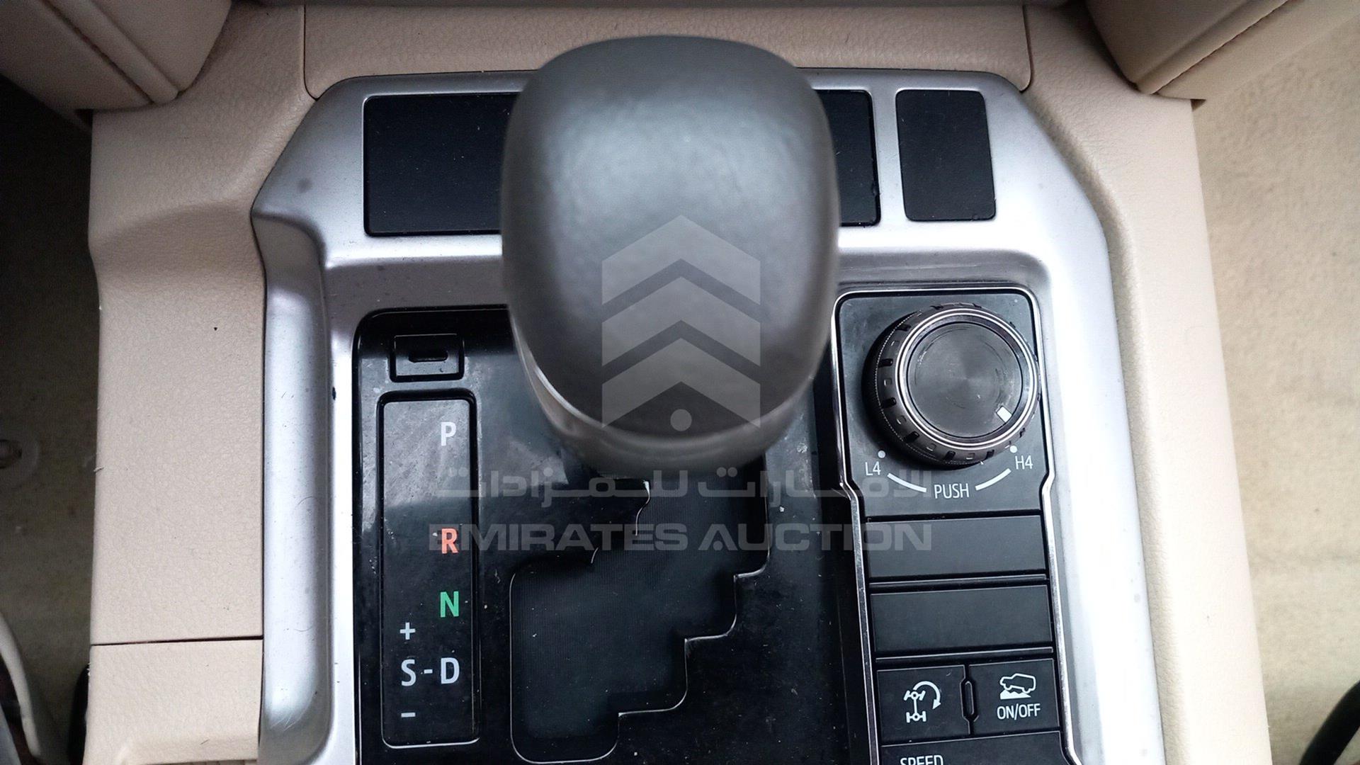 2017 TOYOTA LAND CRUISER VIN: JTMHU01JXH4137417