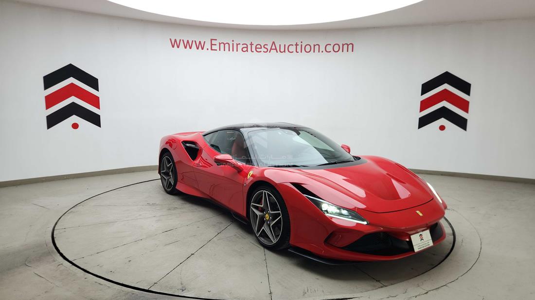 فيراري F8 Spider 2023 — الزاوية الأمامية اليمنى — صورة 10