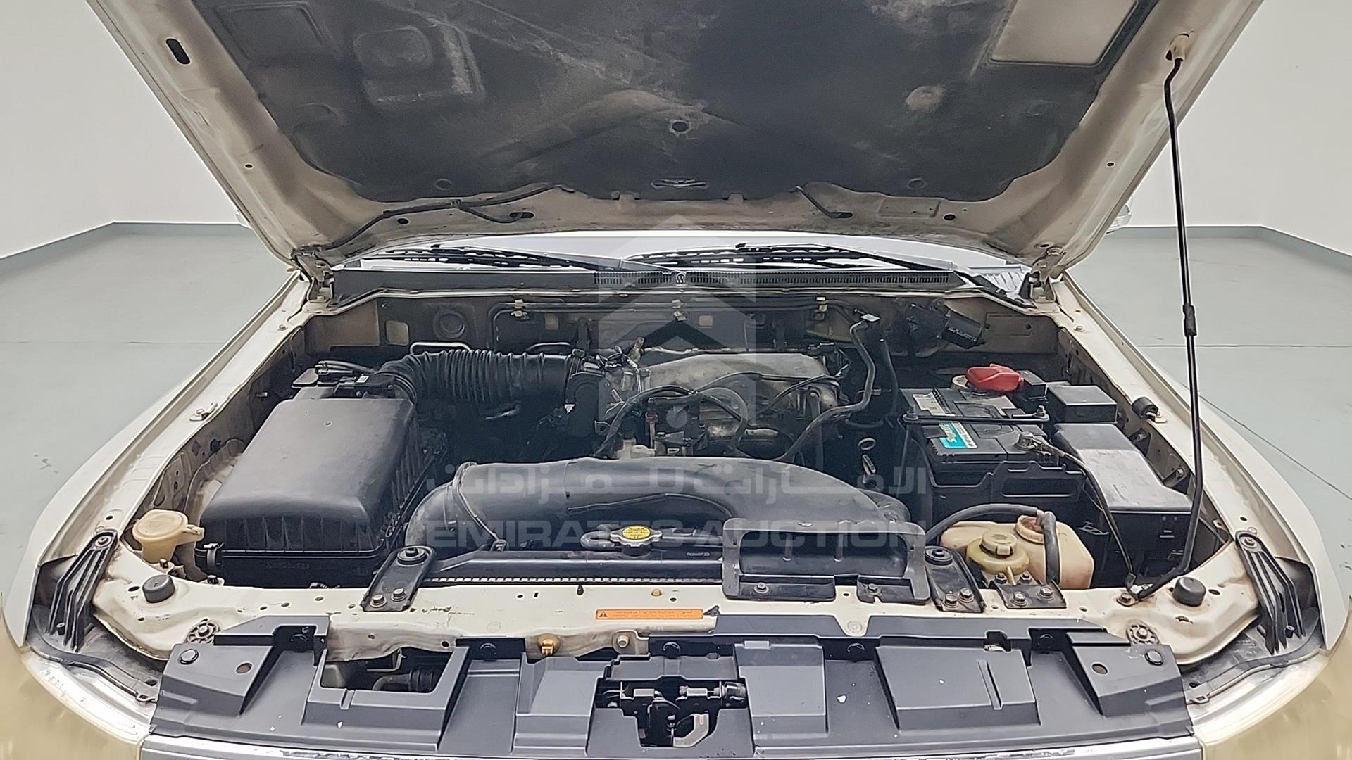 2011 MITSUBISHI PAJERO VIN: JMYLRV95WBJ701598