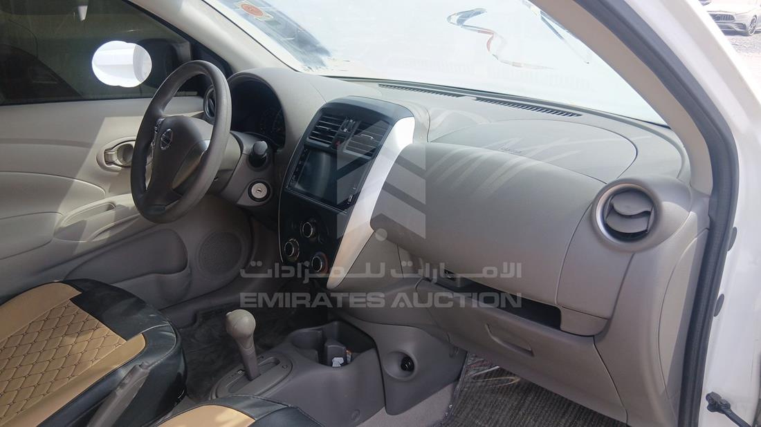 نيسان صني 2025 — زاوية واجهة الراكب الأمامي الأيمن — صورة 26