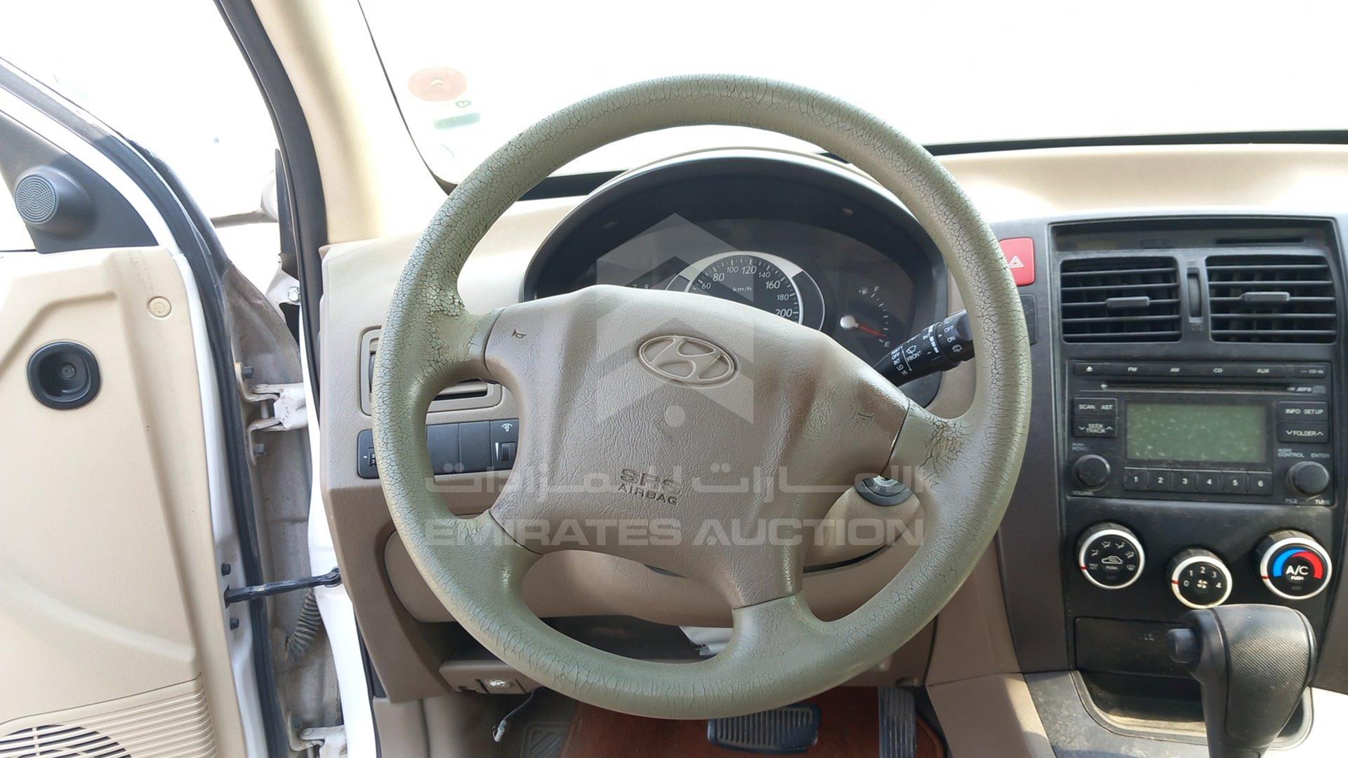 2009 HYUNDAI TUCSON VIN: KMHJM81B19U945936