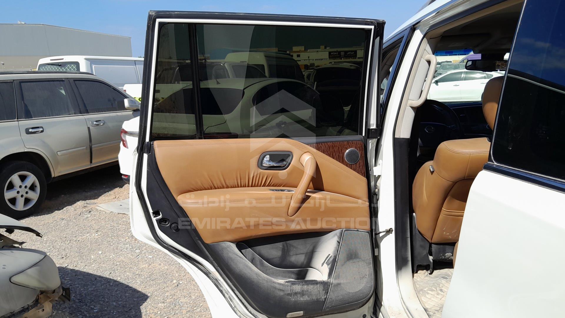 2017 NISSAN PATROL VIN: JN8AY2NY4H9301065