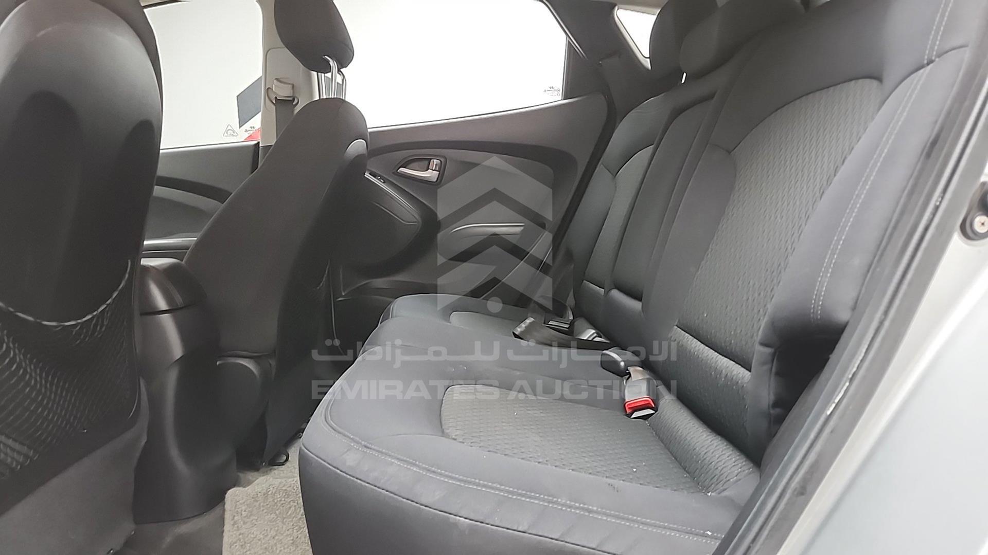 2011 HYUNDAI TUCSON VIN: KMHJT81B4BU132406
