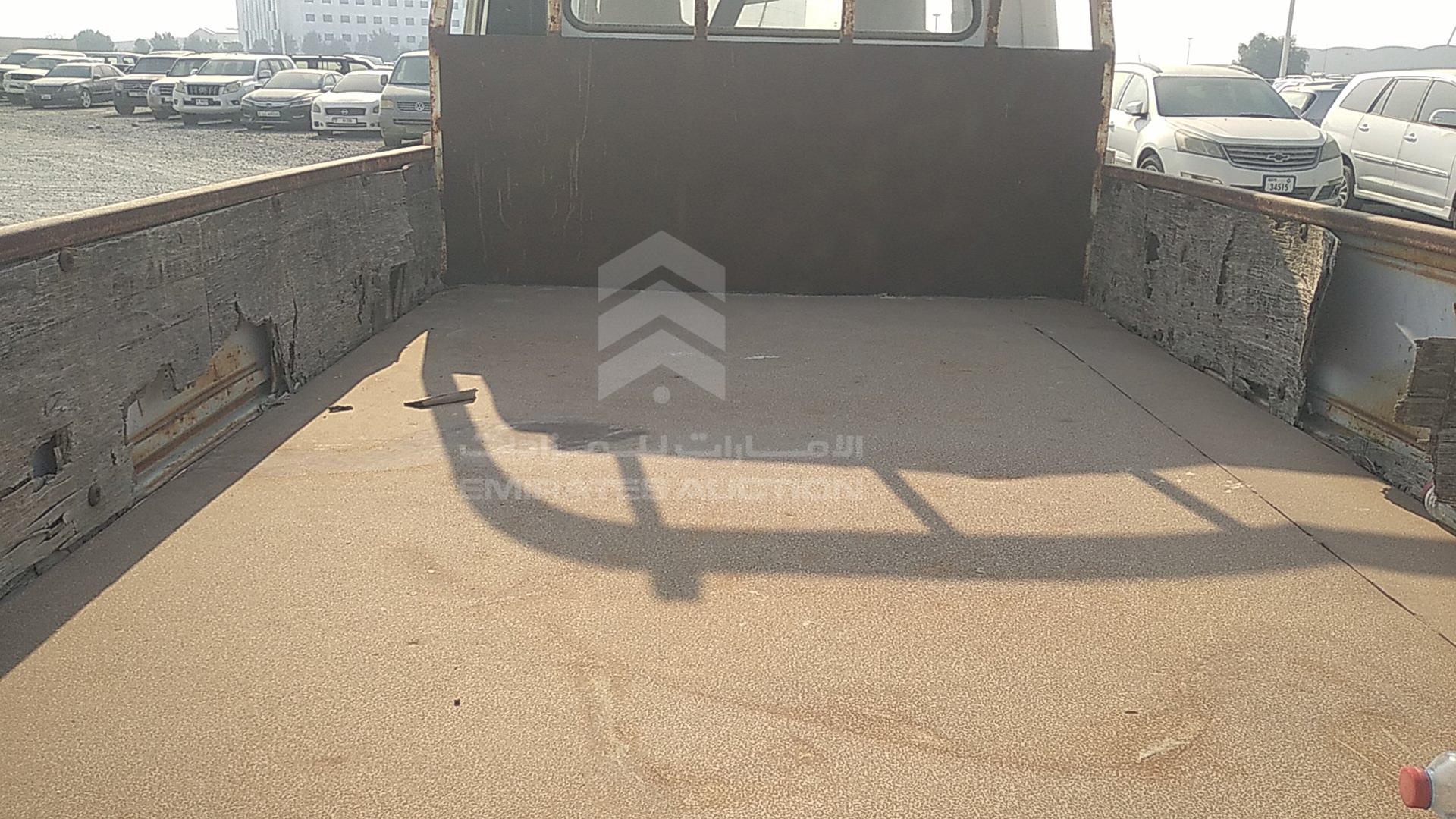 2010 ISUZU NKR VIN: LWLNKR8H7AL037000